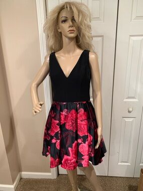 Betsy & Adam Black Red Floral Skirt V-Neck Dress